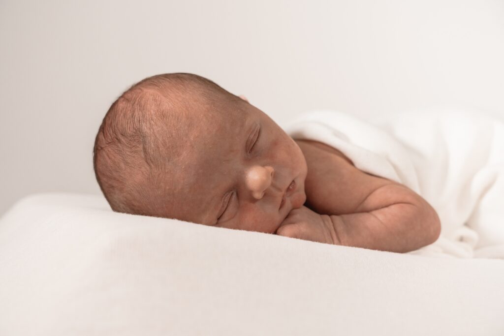 Newborn photography of baby sleeping 