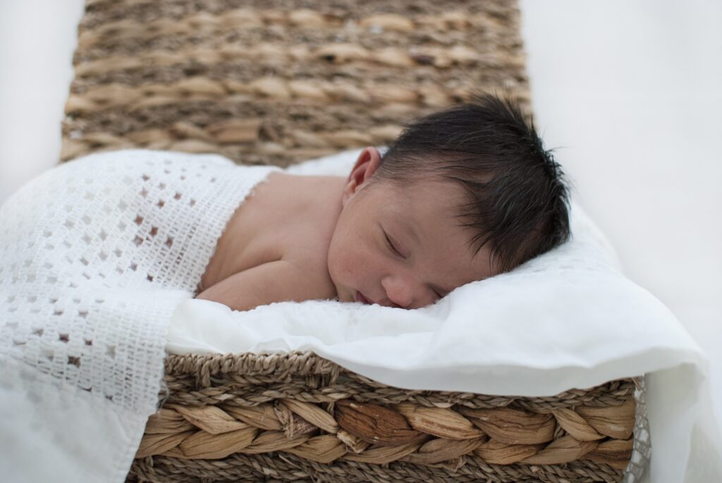 Newborn photography of baby sleeping 